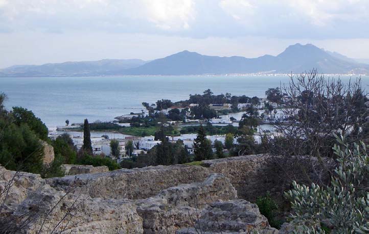 Golfe de Carthage avec ses ports puniques et le Jebel Boukornine en arrière plan